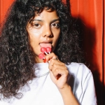 Яркая игровая эстетика Sugar Rush в современных модных трендах